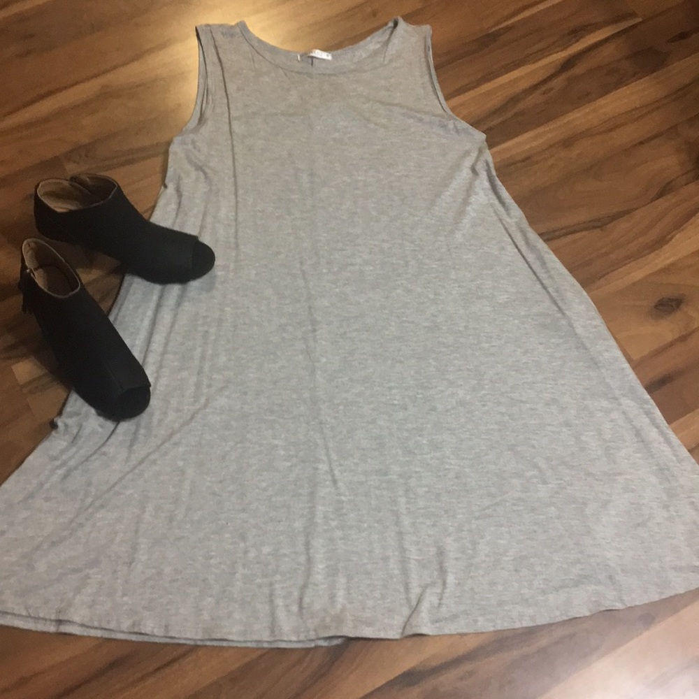 NWT - Grey Sunnyvale Dress - Medium